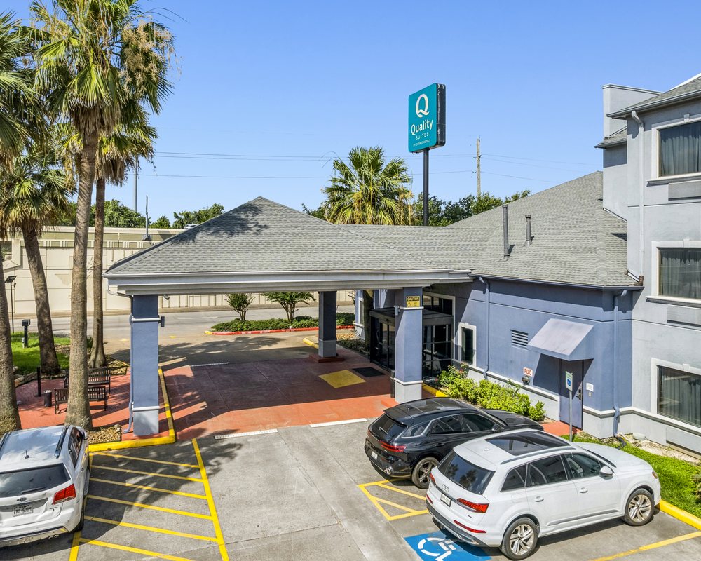 Quality Suites Houston NW Cy-Fair — entrance