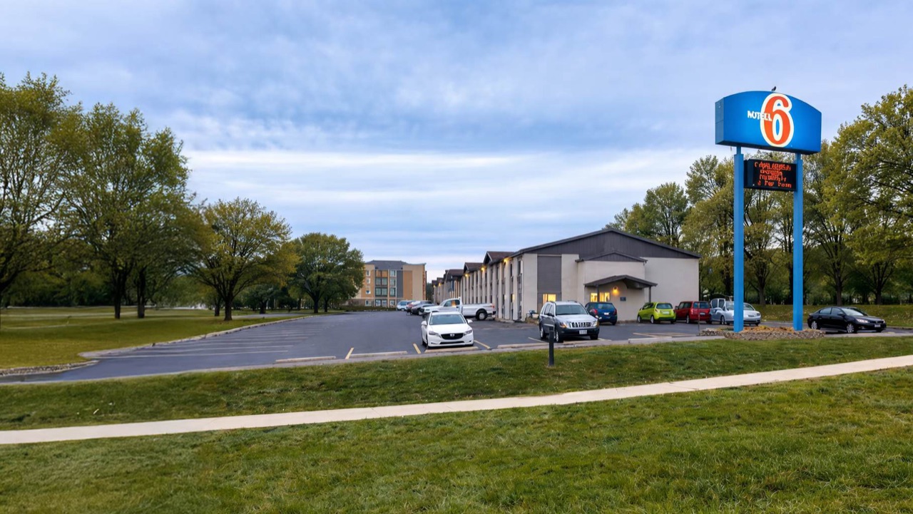 Motel 6 Cedar Rapids — exterior
