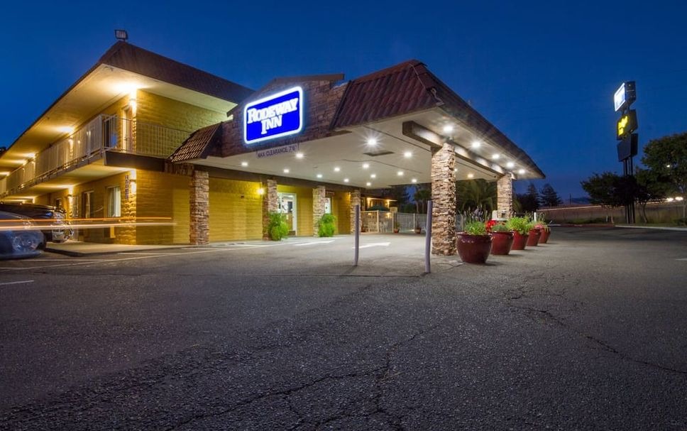 Budget Inn & Rodeway Inn